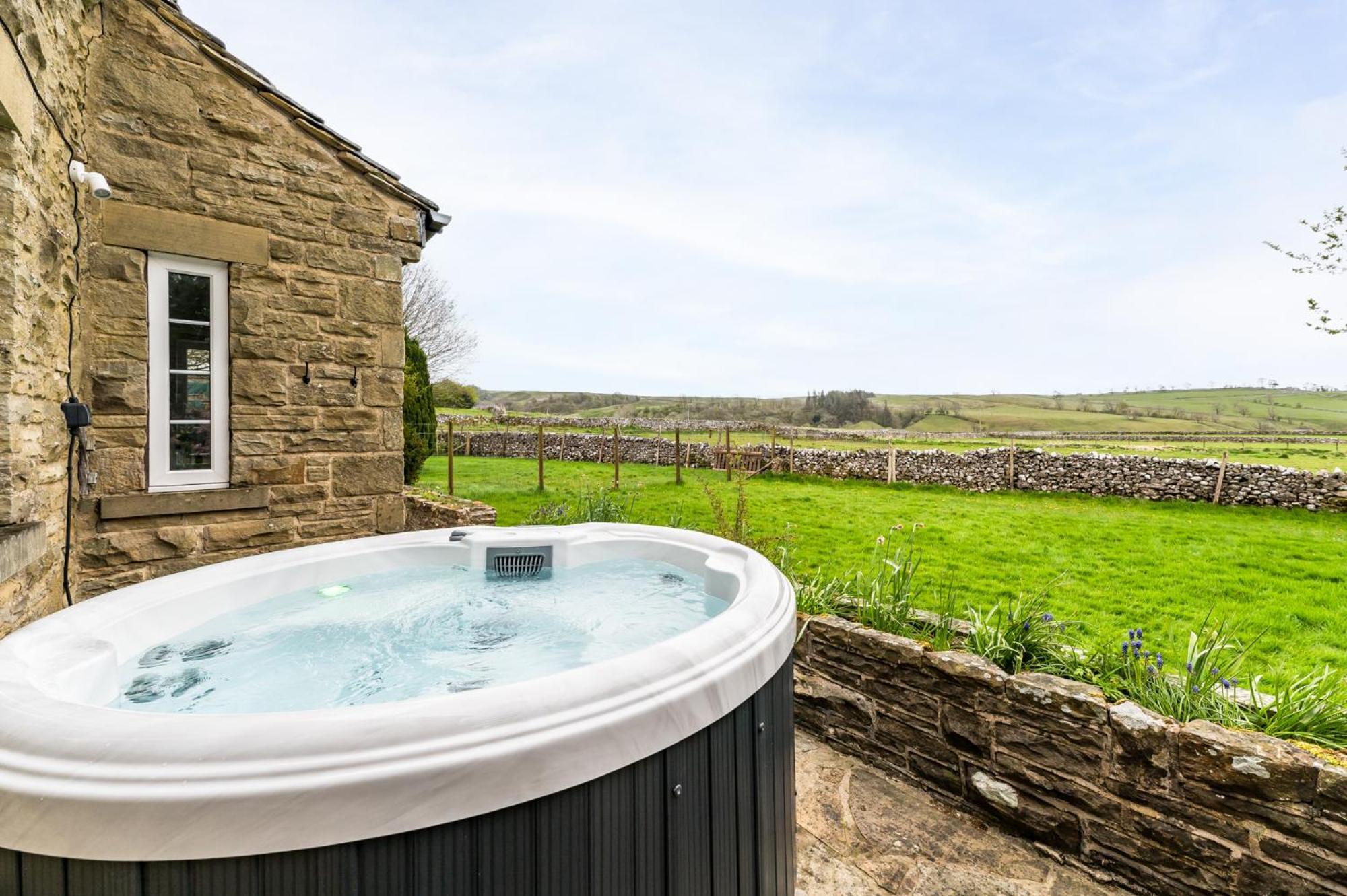 Central Malham Wellbeing Escape With Hot Tub Sleeps 8 Exteriér fotografie