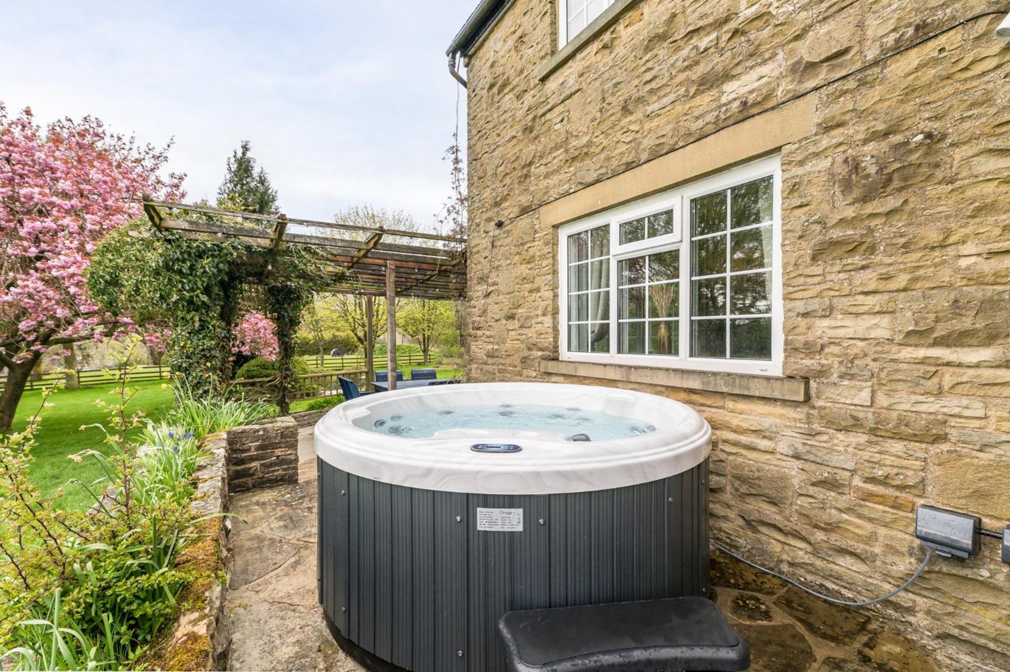 Central Malham Wellbeing Escape With Hot Tub Sleeps 8 Exteriér fotografie