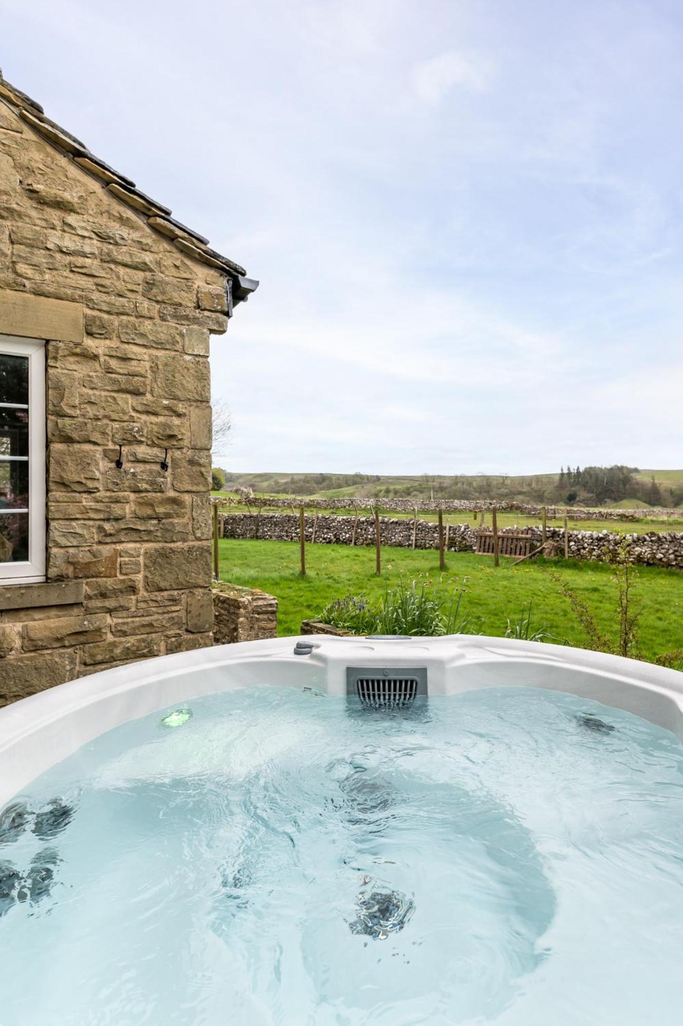 Central Malham Wellbeing Escape With Hot Tub Sleeps 8 Exteriér fotografie