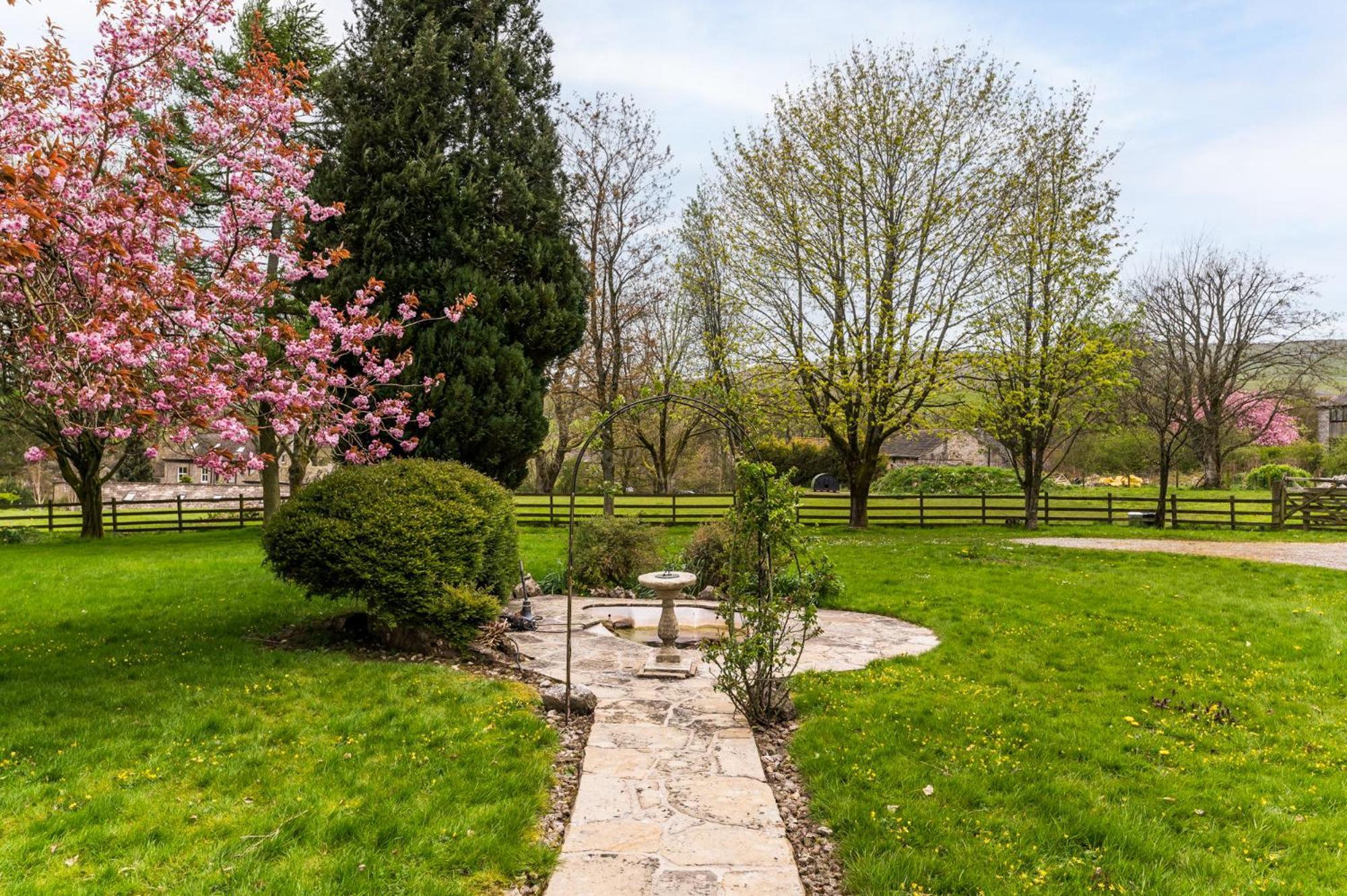 Central Malham Wellbeing Escape With Hot Tub Sleeps 8 Exteriér fotografie